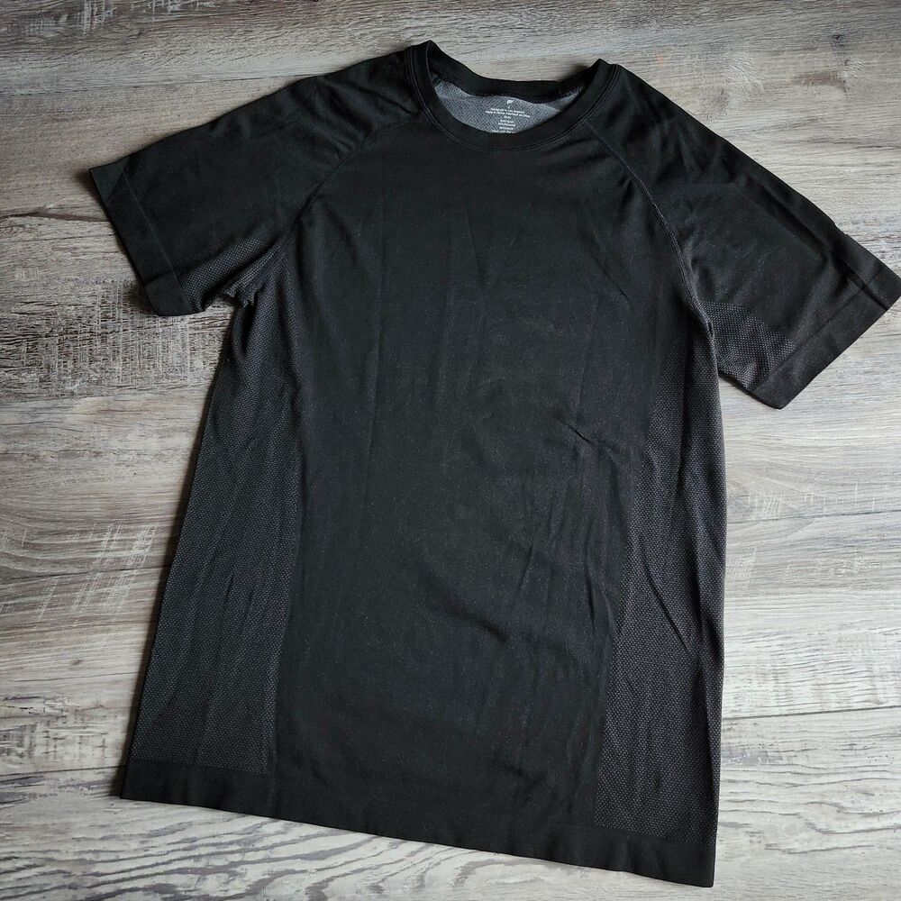 (L) Men's Fabletics short sleeve top